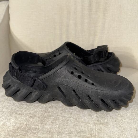 Crocs Echo Black On Black 211560-001 - Size M8 / W10 EUC main image 9